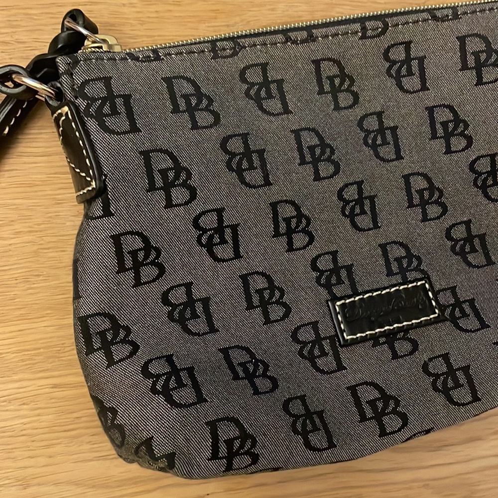 DOONEY & BOURKE (MINT) AUTHENTIC CROSSBODY, NWT - Picture 2 of 14